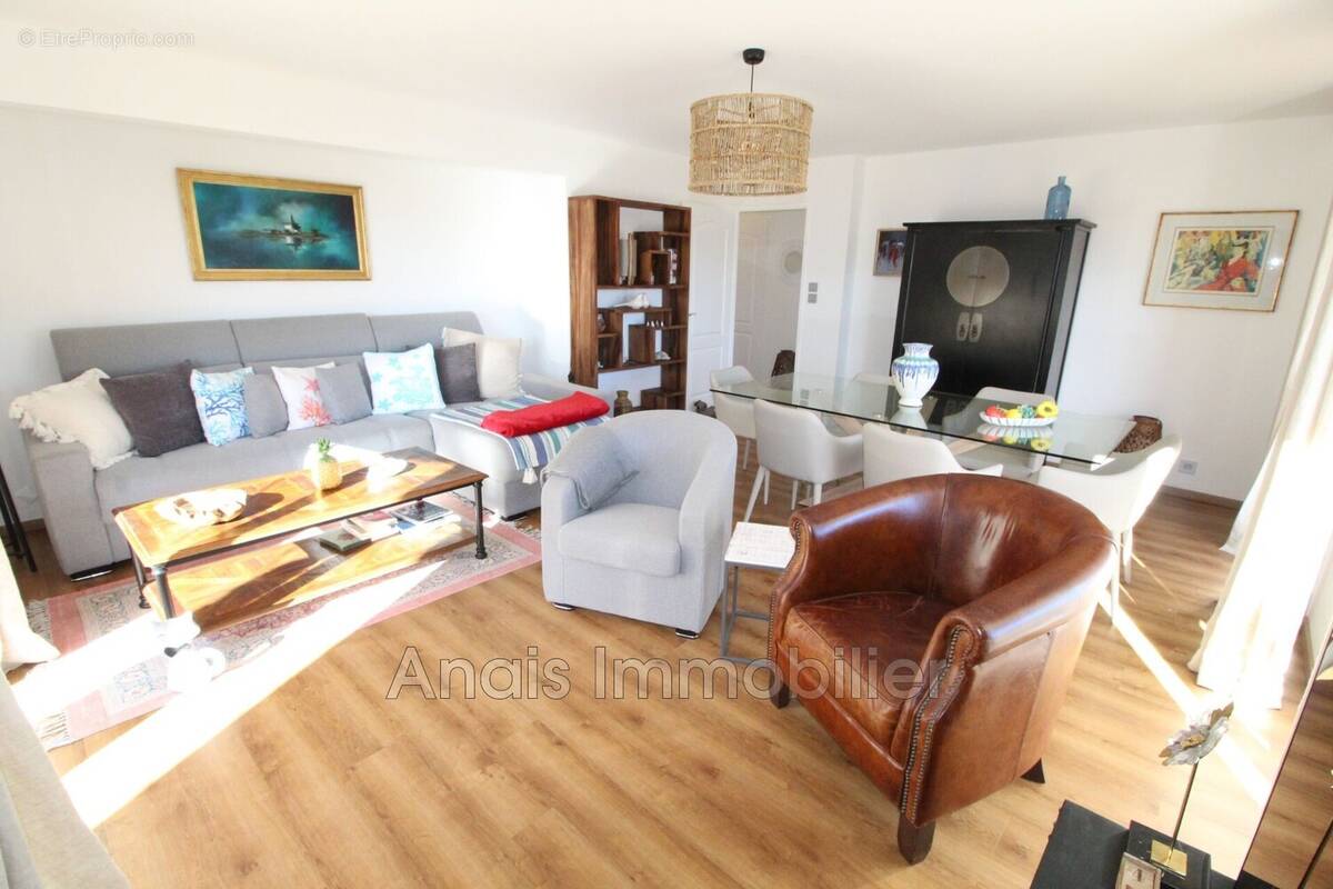 Appartement à COGOLIN