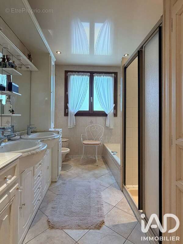 Maison 176 m² à Pont-Sainte-Marie  - photo 6