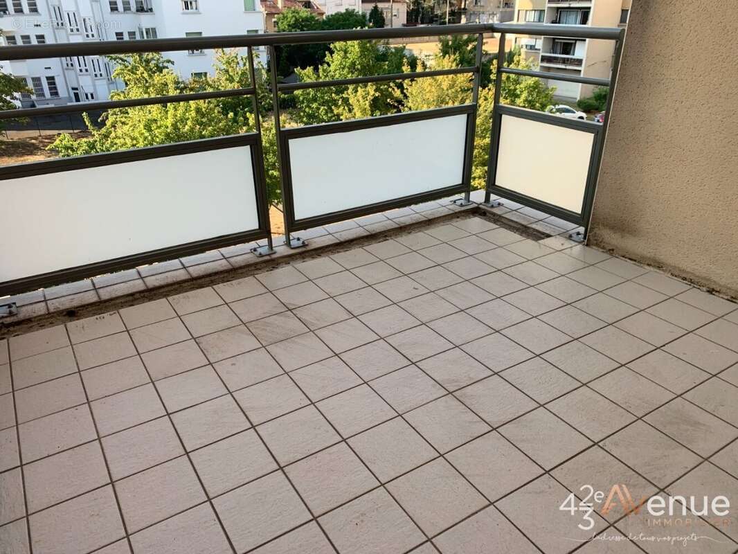 Appartement 63 m² à Saint-Etienne  - photo 4