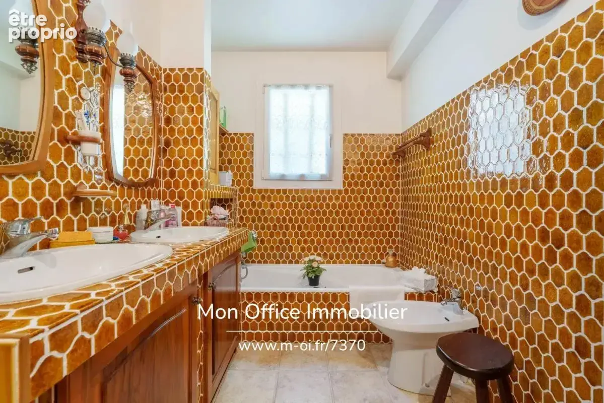 Référence : 7370-MCO - Maison 5 pièces terrain 1089 m² avec dépendance et piscine au calme absolu - photo 11