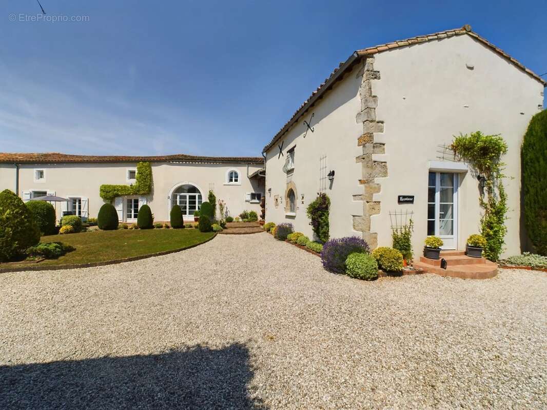 Maison à PAIZAY-LE-CHAPT