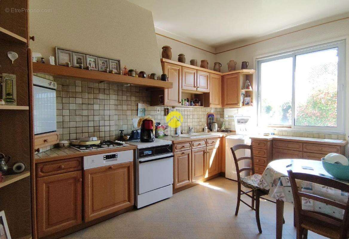 Maison à SAINT-DENIS-DE-JOUHET