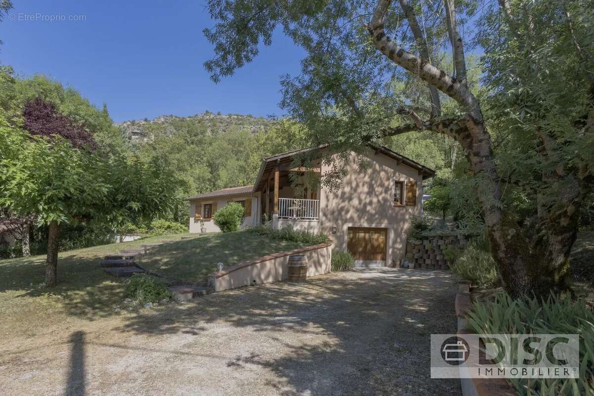 Maison de plain-pied avec vue, jardin et grand garage à 2 km de Saint-Antonin-Noble-Val. - photo 18