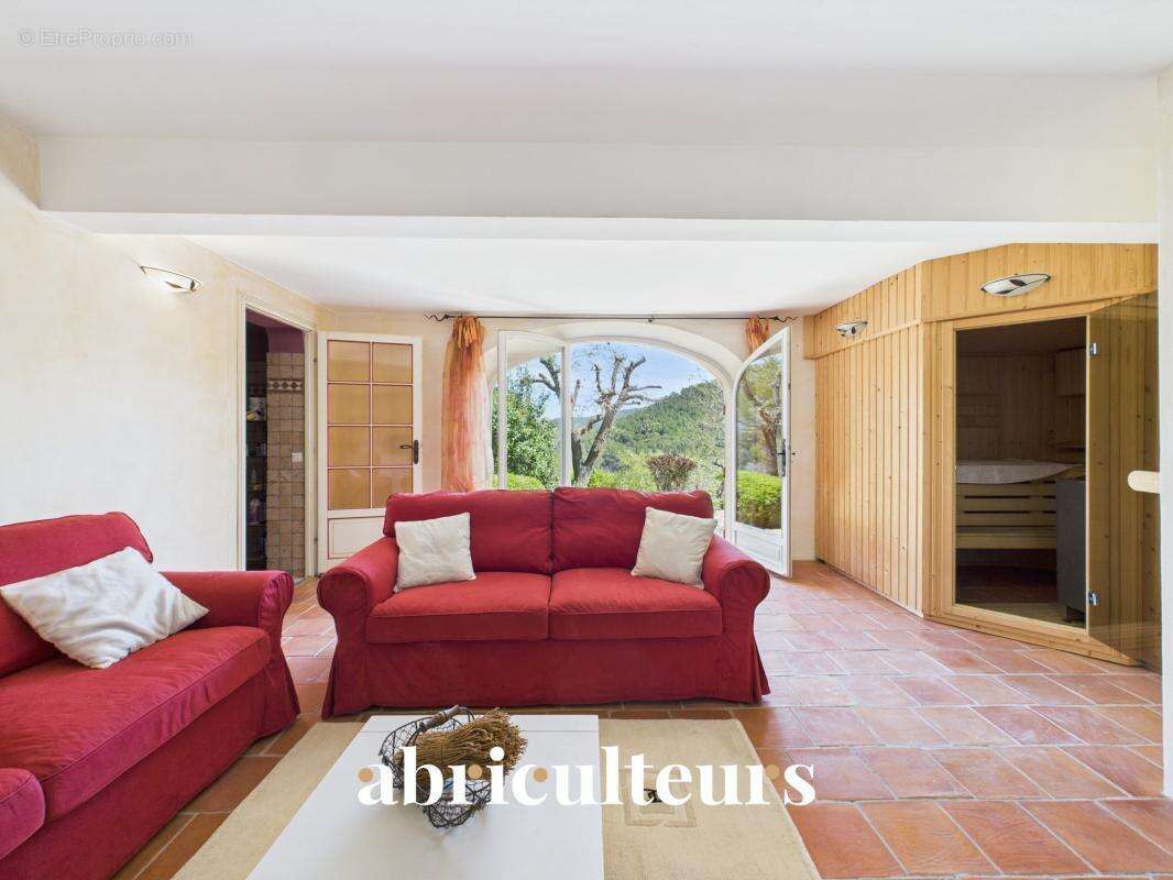 Magnifique villa de 296 m² avec piscine, sauna, spa, terrain de 1,2 ha et vue exceptionnelle à Rognes (13840) - photo 16
