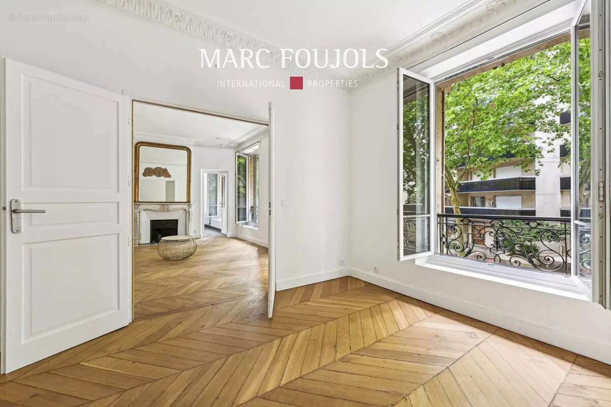Paris XVI - Auteuil Nord - Appartement 4 pièces en angle rénové - photo 7