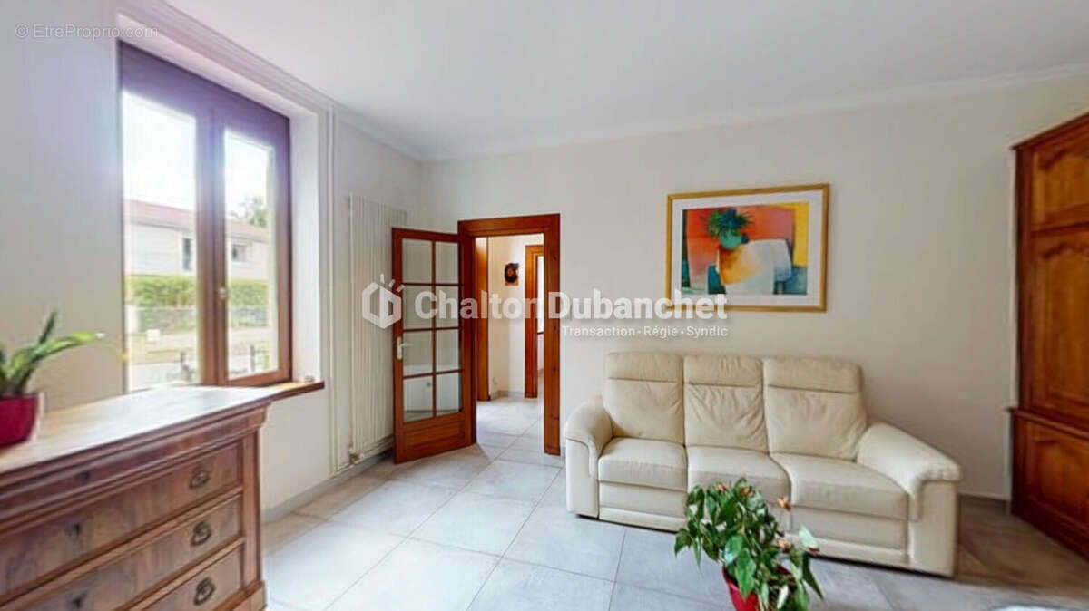 SAINT DENIS DE CABANNE (42) - Maison 6 pièces 175 m2 avec dépendances et terrain - photo 6