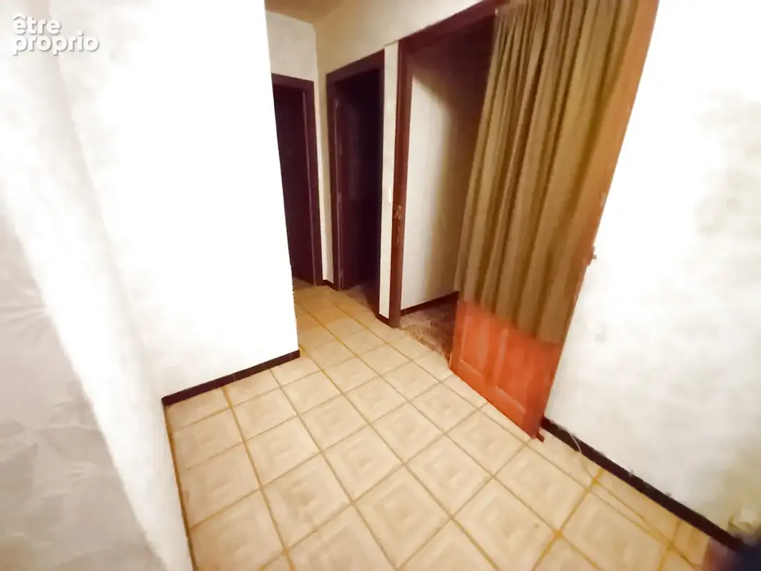 Bel Immeuble 2 Appartements et grand Garage. - photo 36