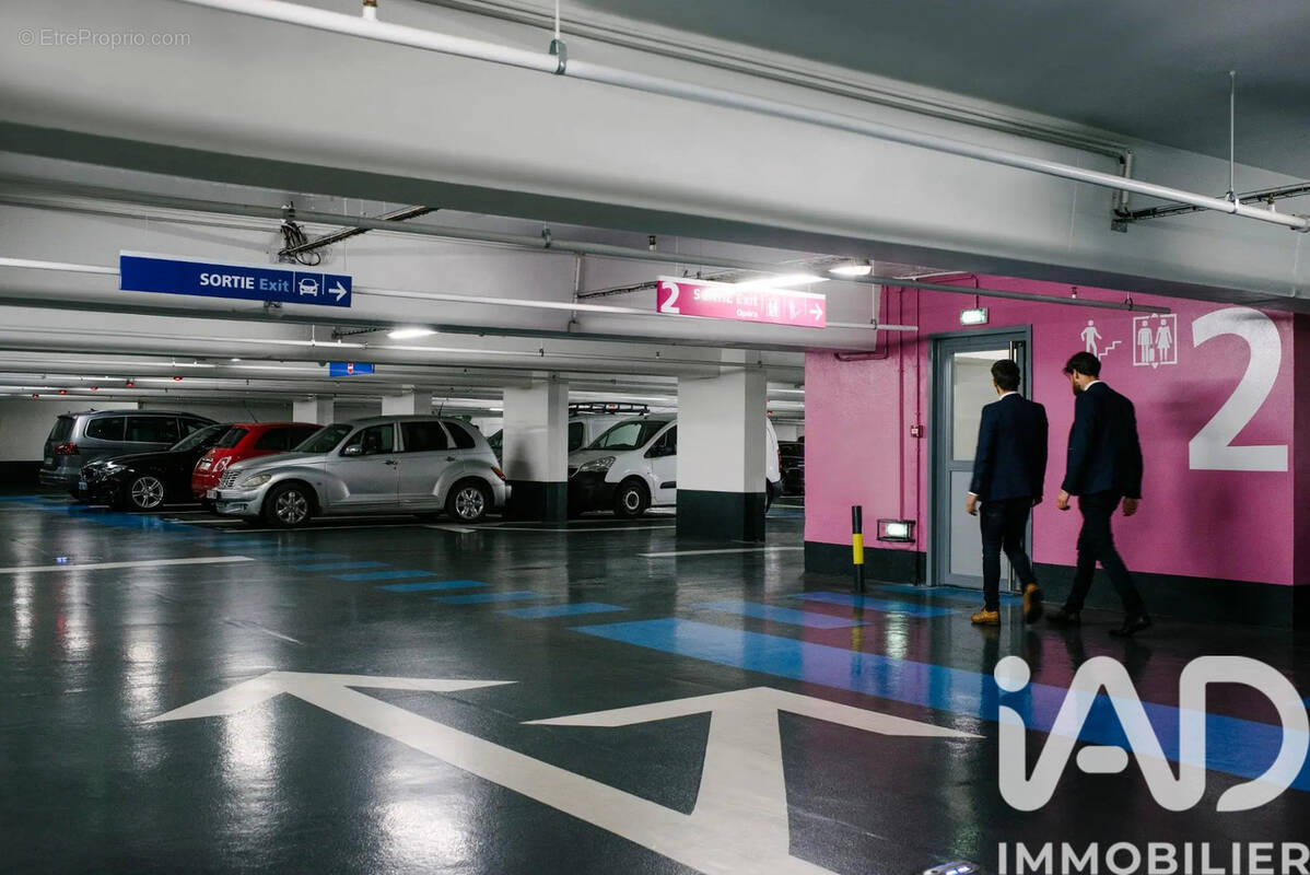 Photo 1 - Parking à PARIS-12E