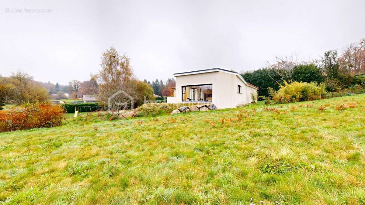 Maison à BONNAC-LA-COTE