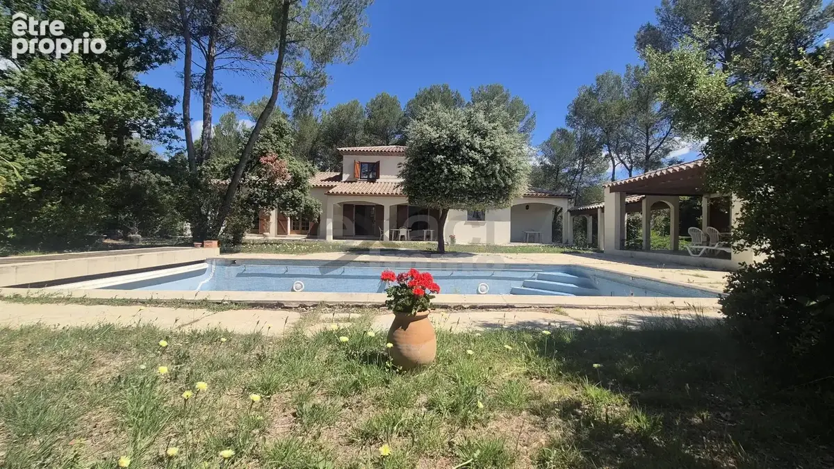 Maison à SAINT-CLEMENT-DE-RIVIERE