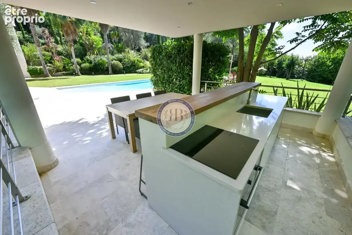 À VENDRE – Villa contemporaine de 12 pièces à Mougins d’un calme absolu. - photo 18