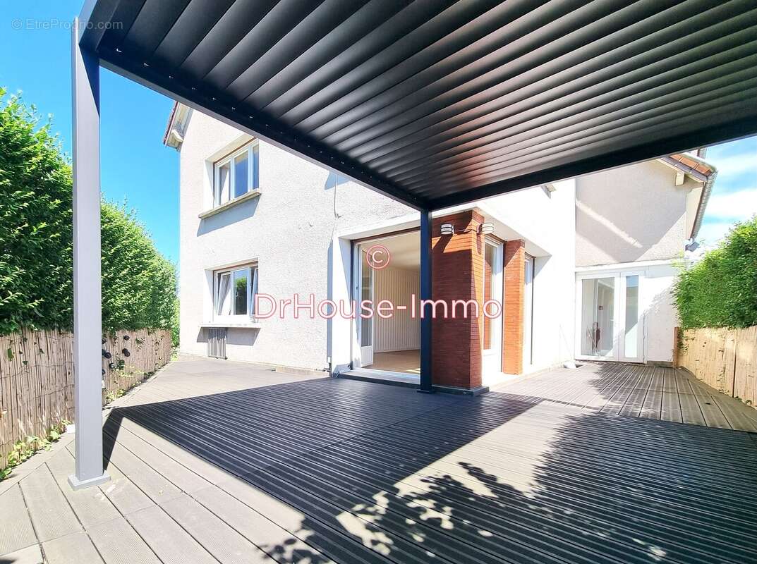 Maison 236 m² à Charmes  - photo 8