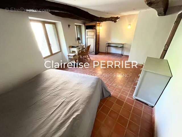 Exclusivité - au cœur du village de sillans-la-cascade - photo 11