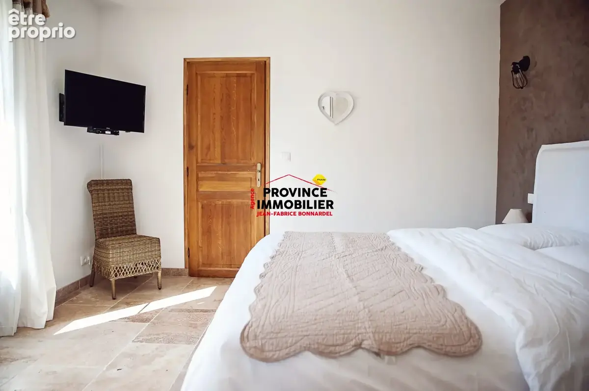 Maison 128 m² à Suze-La-Rousse  - photo 8