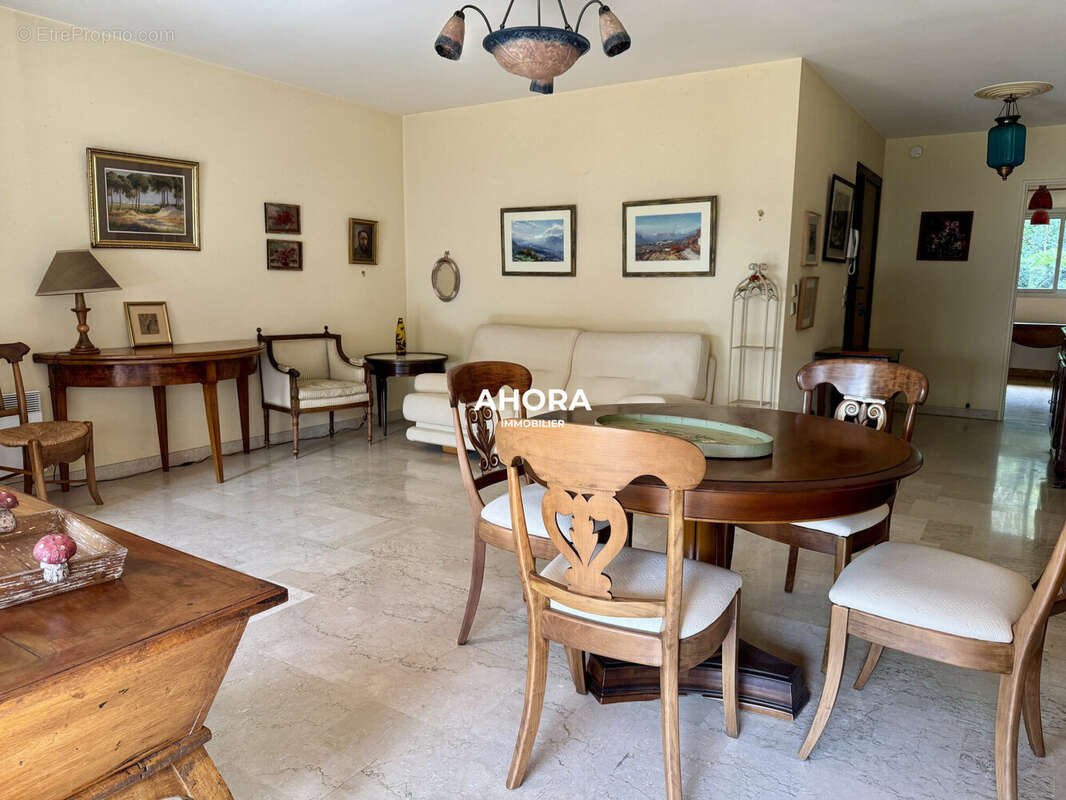 Appartement à MARSEILLE-9E