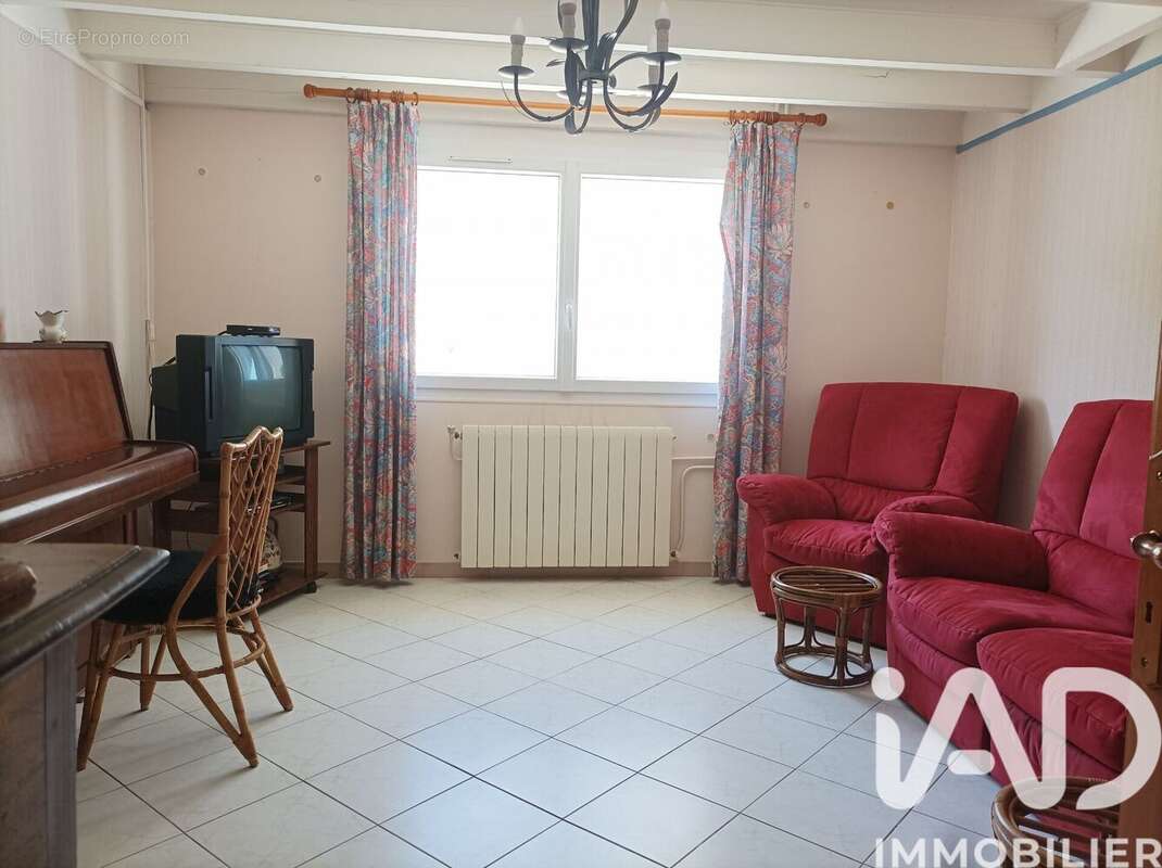 Maison 125 m² à Corme-Royal  - photo 8