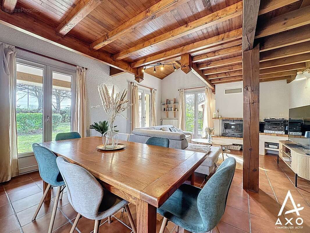 Maison à CORNEILLAN