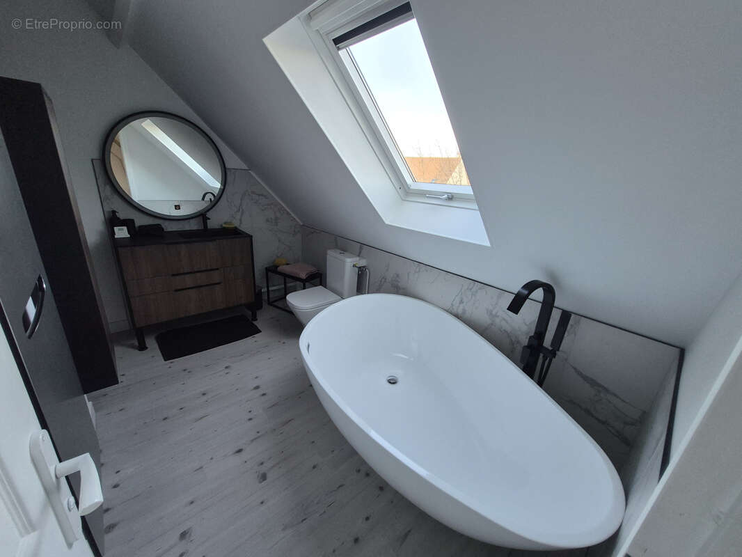 Maison à MAURECOURT