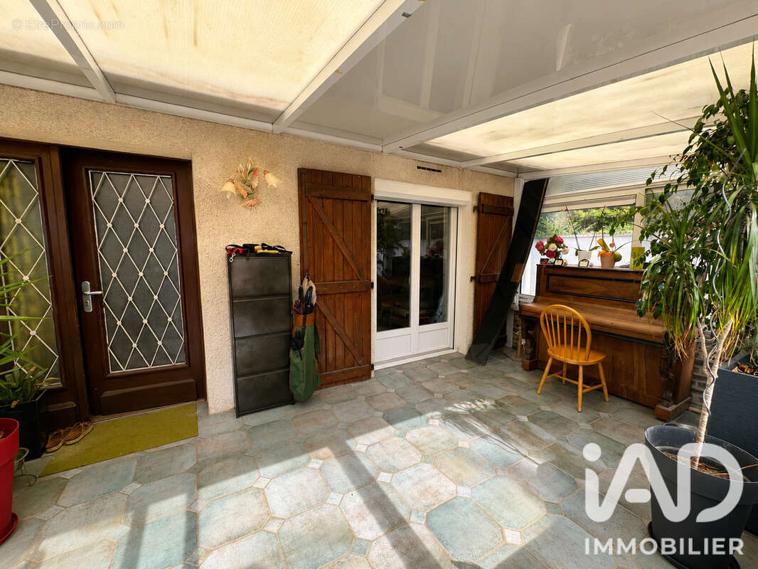 Maison 155 m² à Saint-Martin-En-Biere  - photo 2