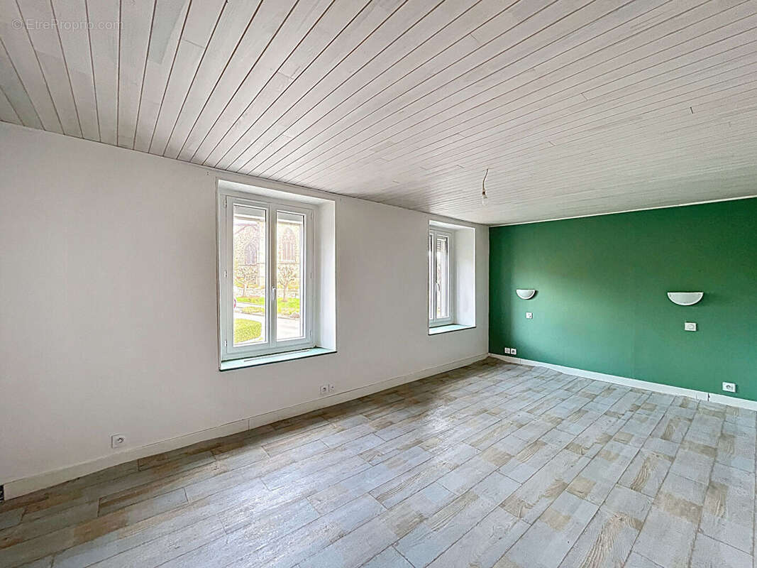 Maison à MINIAC-MORVAN