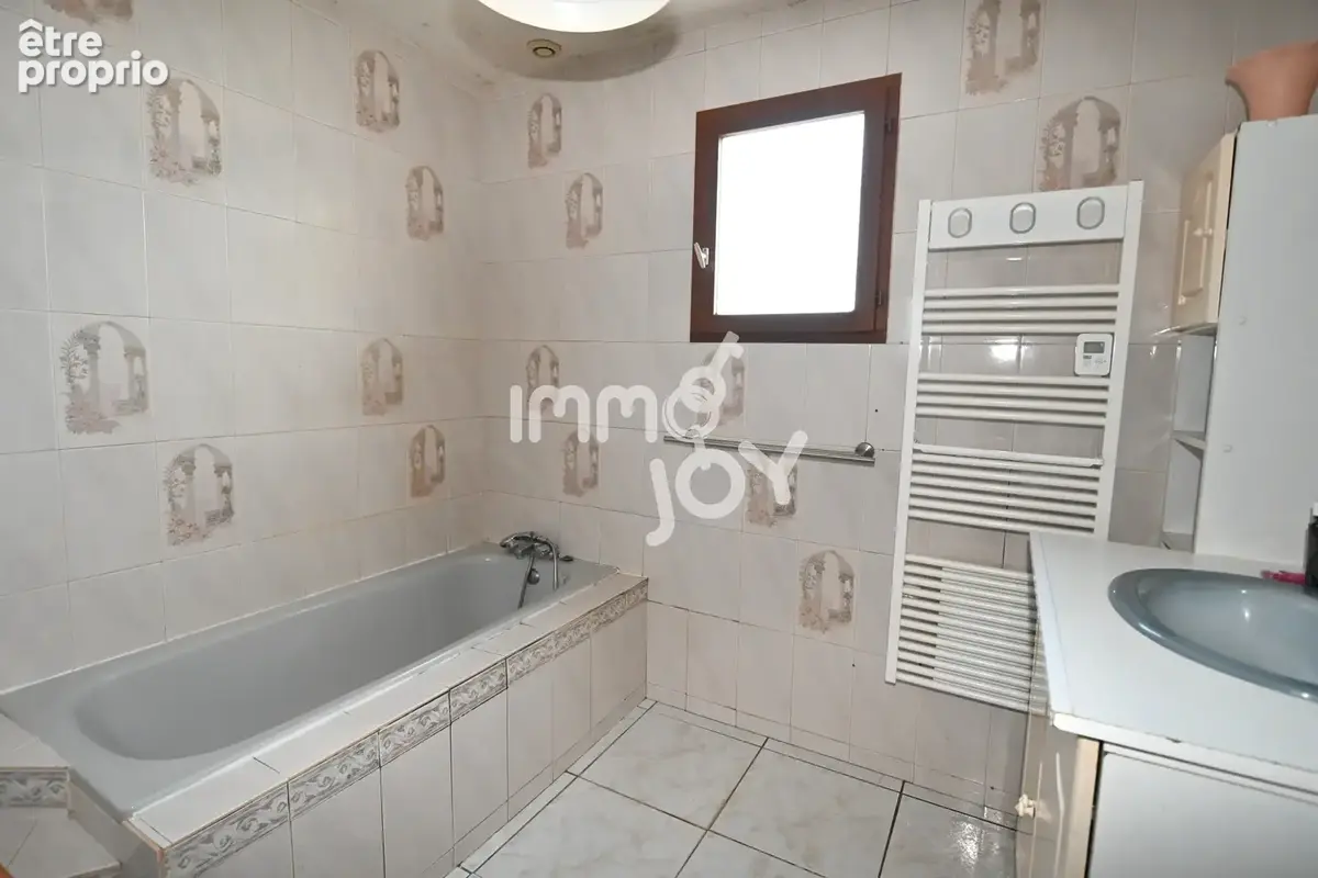 Maison de 120 m2 de plain-pied avec garage et piscine - photo 11