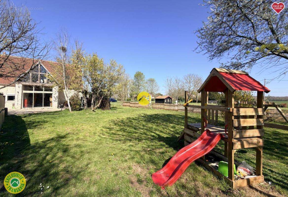 Maison à CHATEAUNEUF-SUR-CHER