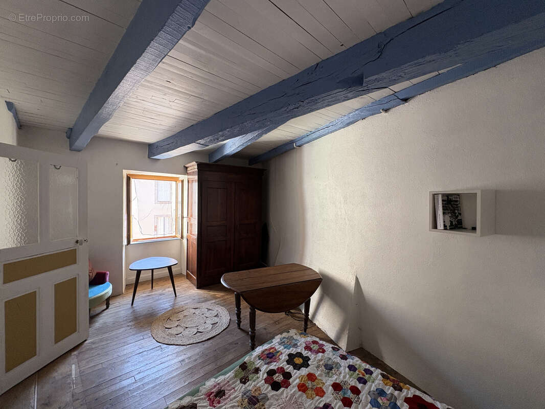 Ségur en Aveyron, Jolie maison au centre du village avec atelier/garage. - photo 9