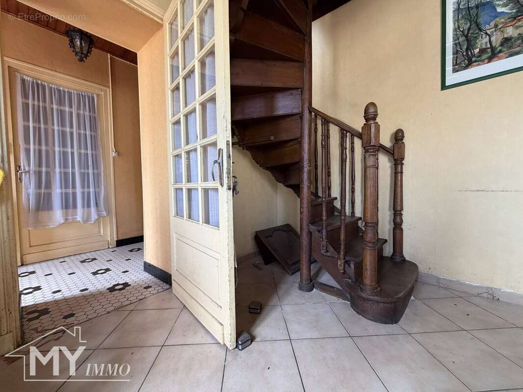 ST PEY DE CASTETS : Ensemble immobilier avec commerce et dépendances - photo 6