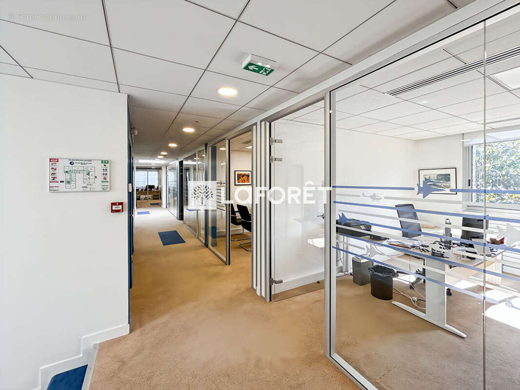 Bâtiment indépendant - Buc - 1232 m2 - photo 4