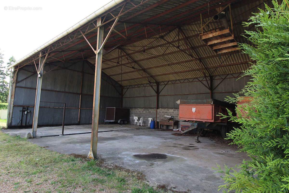 Maison à TREMBLAY-LES-VILLAGES