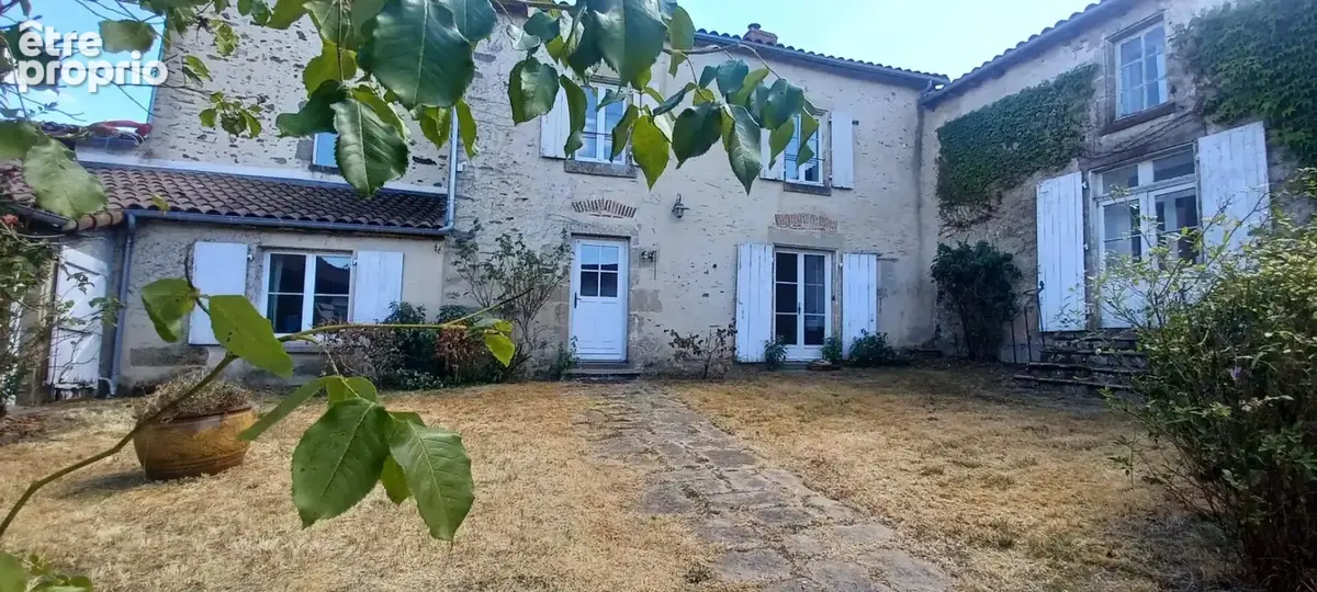 Grande maison de famille, dépendances  et jardin - photo 12