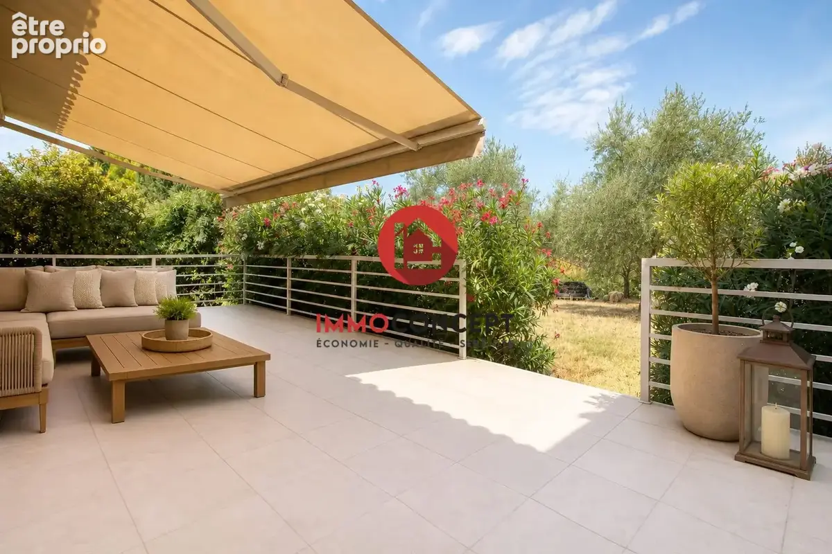 Terrasse avec accès jardin