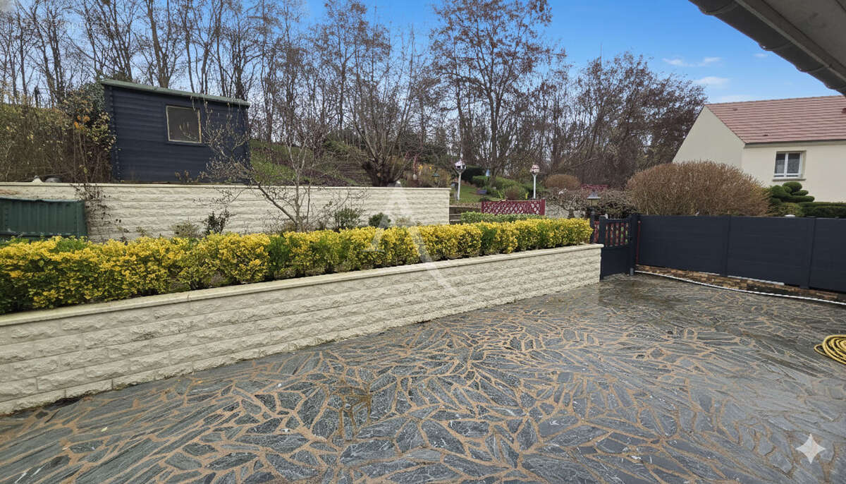 Maison à SAINT-THIBAULT-DES-VIGNES