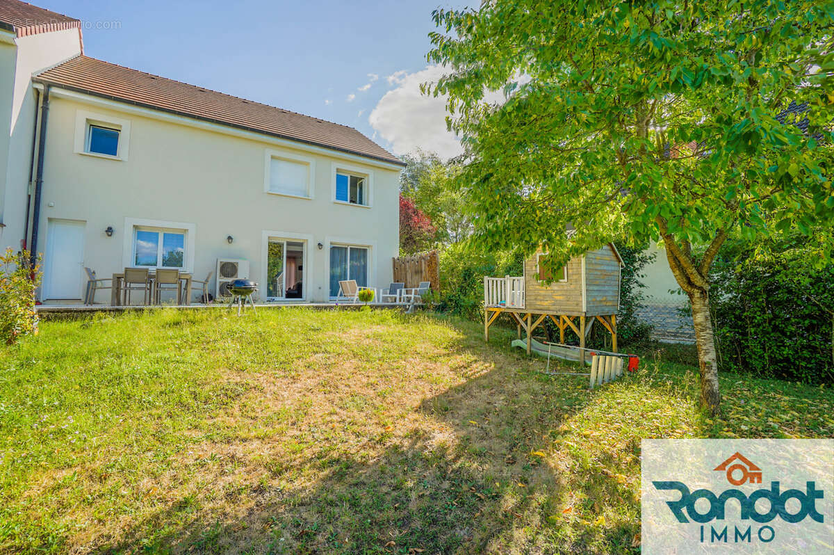Maison 6 pieces/4 chambres/143m2 sur terrain 426m2 - photo 2