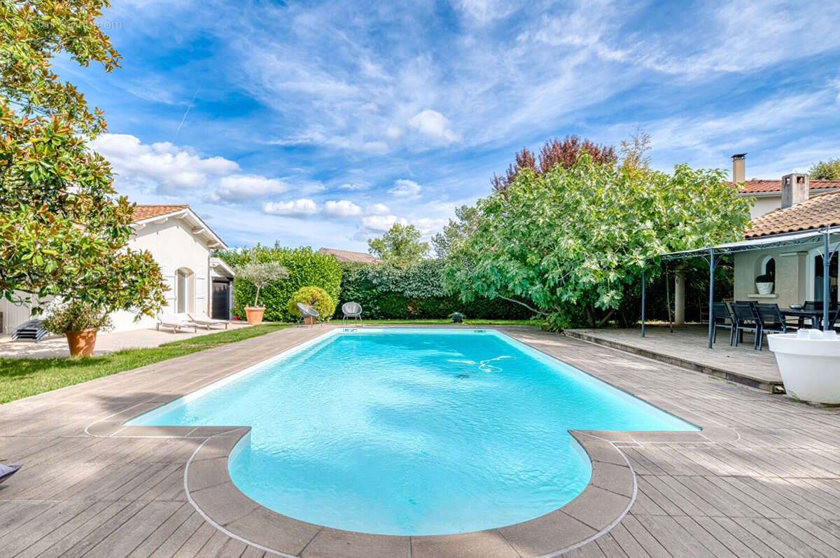 Maison à SAINT-GENIS-LES-OLLIERES