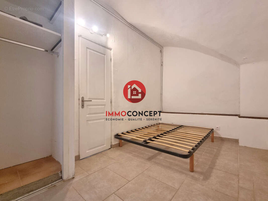 Appartement à BAGNOLS-SUR-CEZE