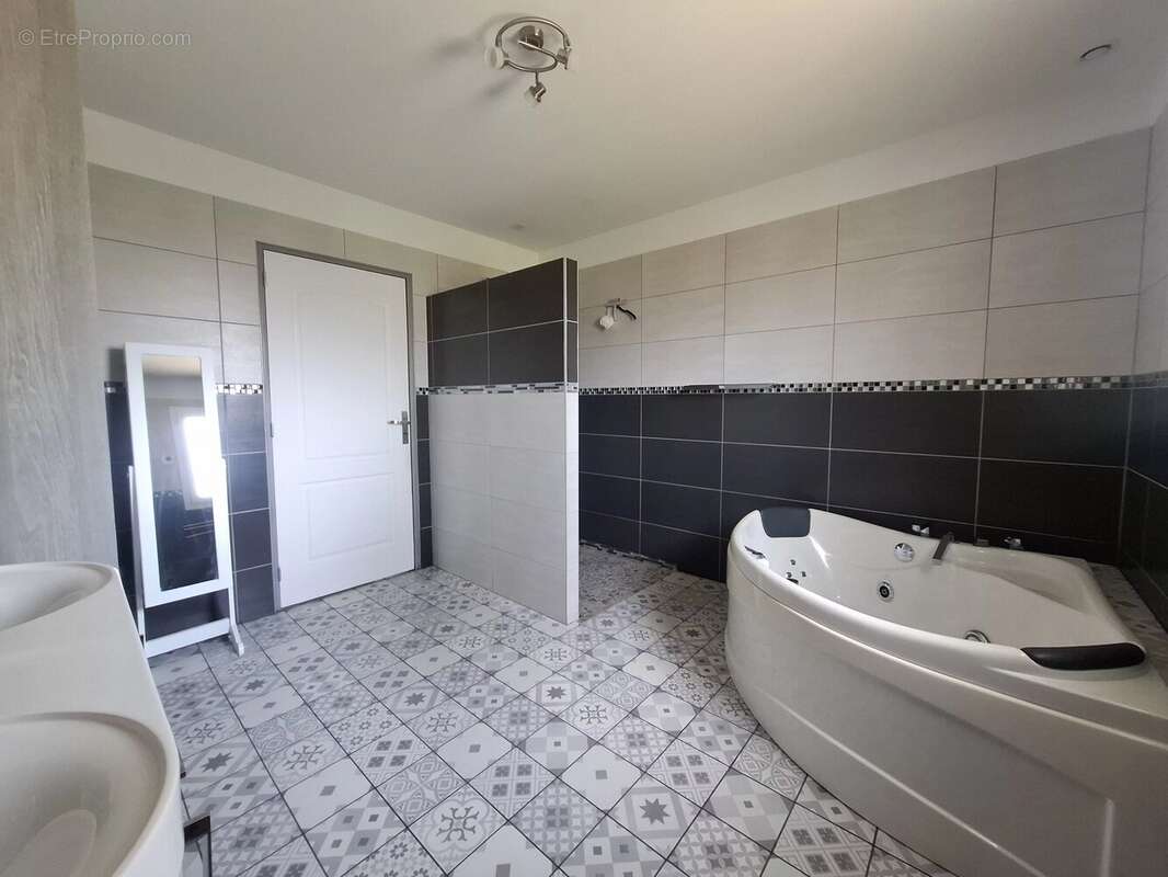 Maison familiale de 131 m² à 5 minutes de la feuillie - photo 4