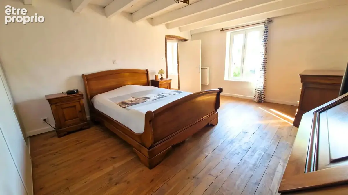 Maison de caractère avec dépendances et terrain constructible de 3 235 m2 - photo 4