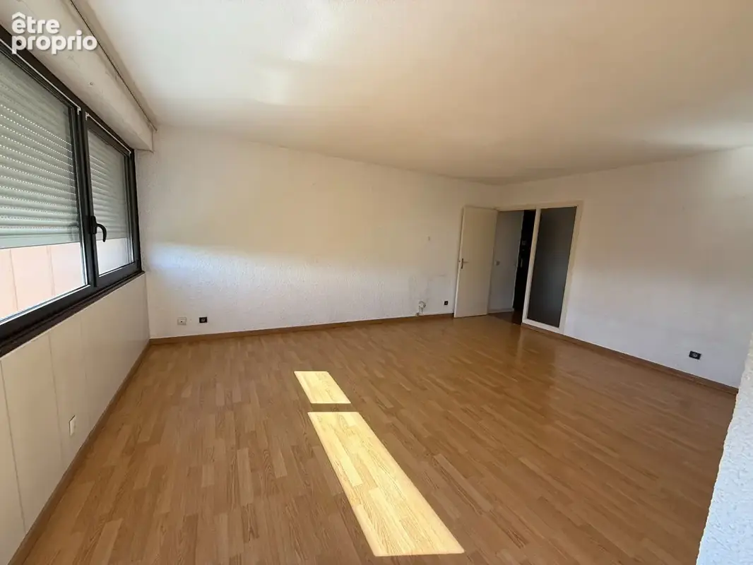 A vendre à ANNEMASSE, grand T3  traversant de 75.43 m² au dernier étage, vue Genève et Jura - photo 4