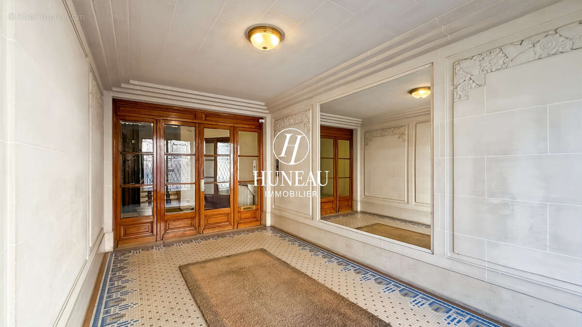 Appartement avec de beaux volumes, beaucoup de potentiel et une chambre de service - photo 14