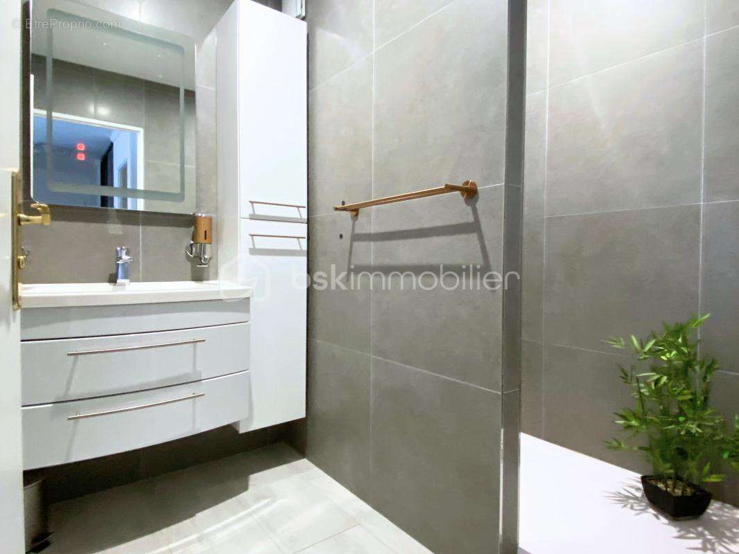 Appartement à SAINT-PIERRE-DU-PERRAY