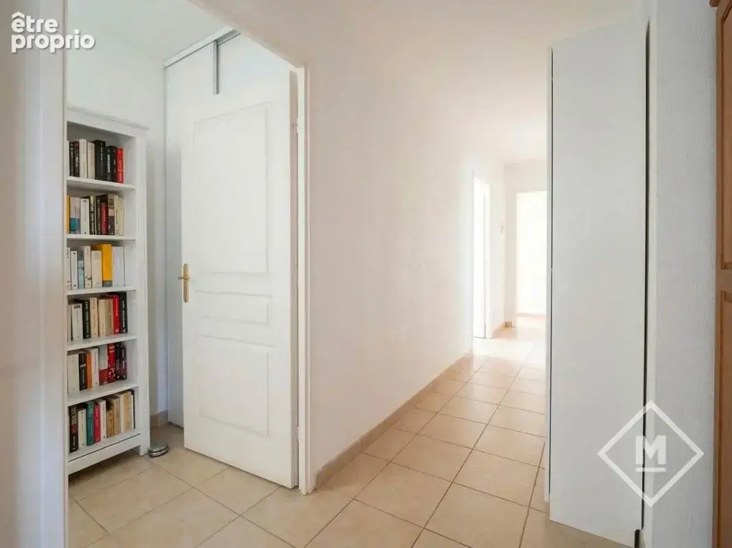 Appartement T3 terrasse, lumineux, vue dégagée à Marseille 10ème (Cap Est) - photo 3