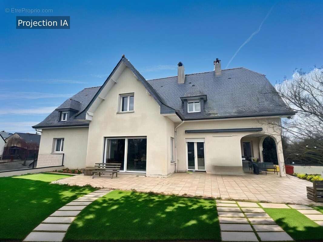 Maison à ARGENTRE-DU-PLESSIS