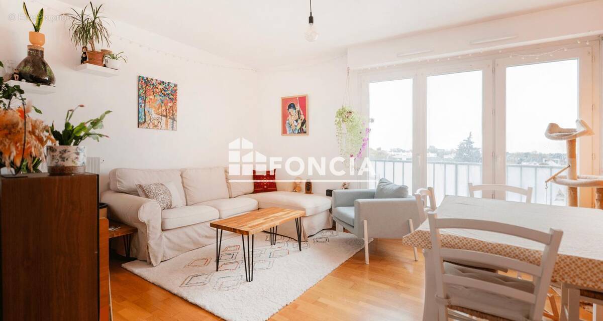 Appartement à LA CHAPELLE-SAINT-MESMIN