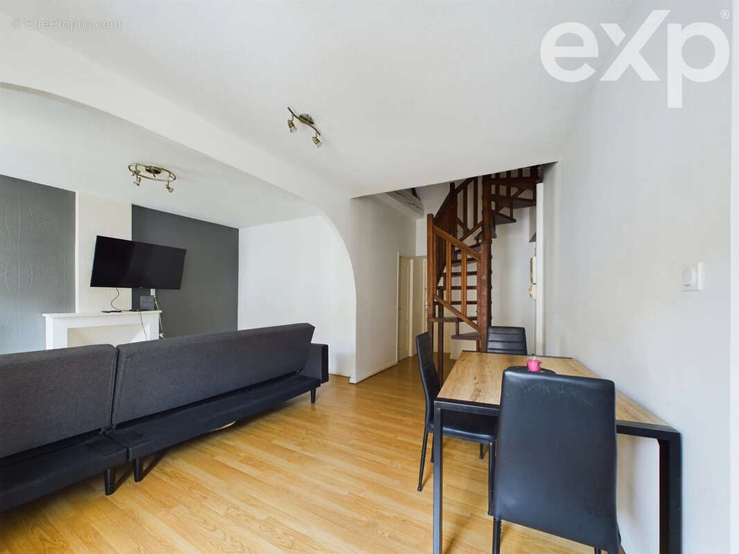 Appartement à LA TOUR-DU-PIN