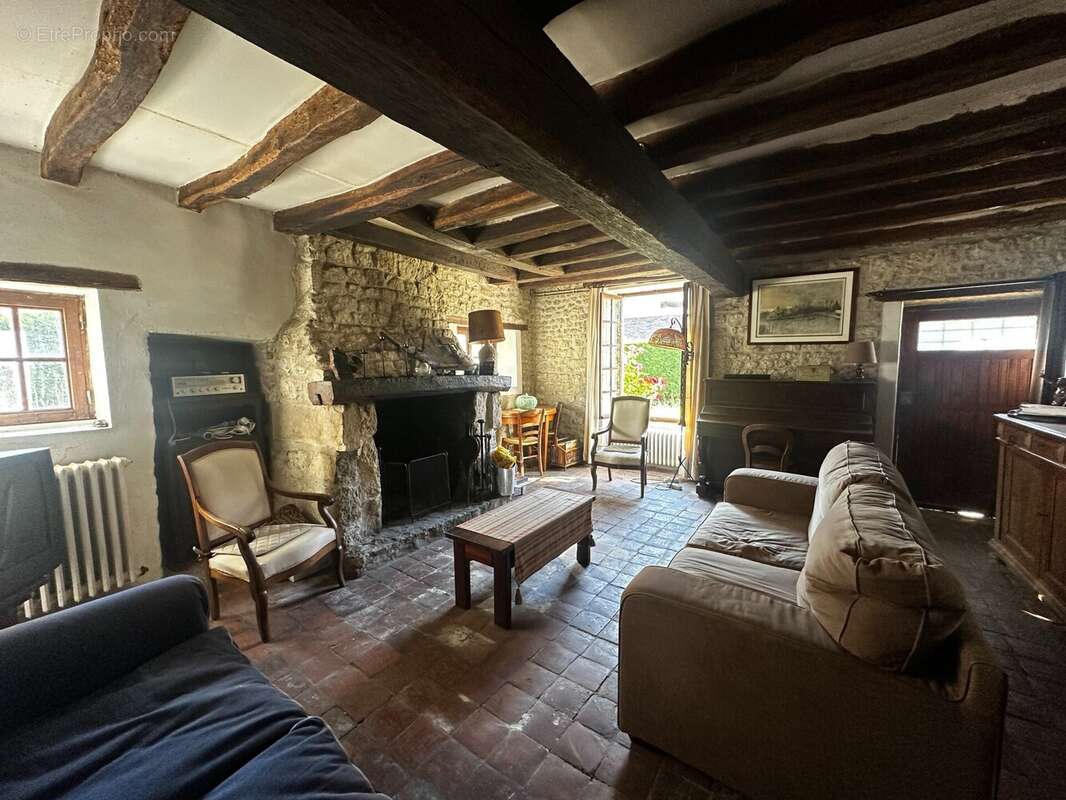 Maison à LA CHAPELLE-LA-REINE