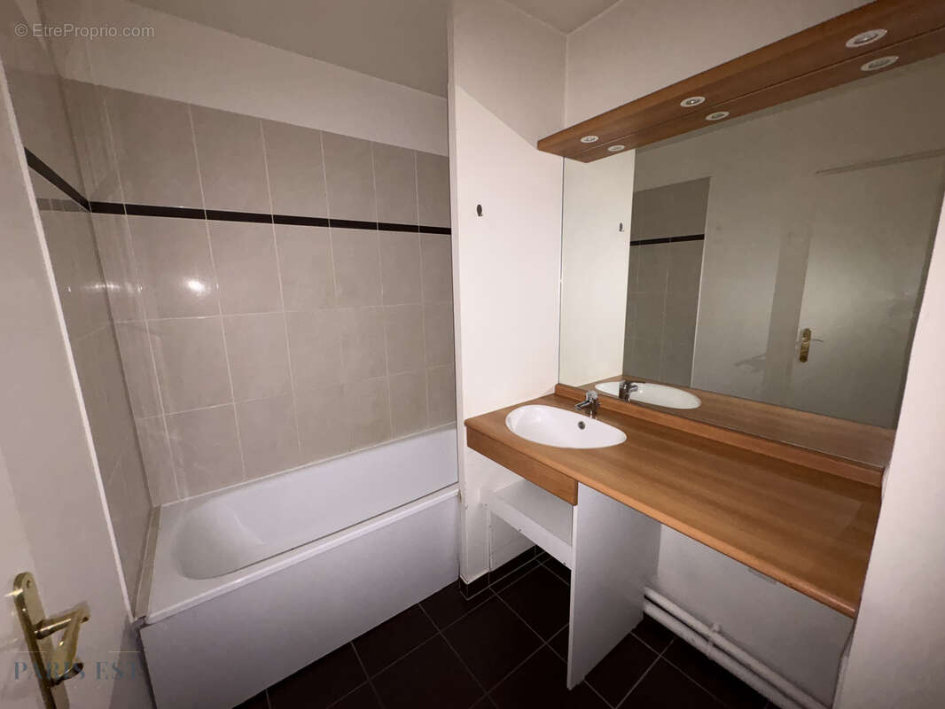 Appartement à VAUJOURS