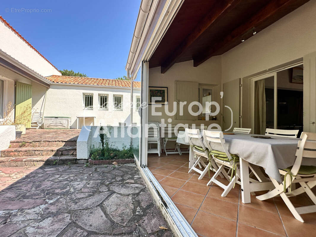 Villa avec piscine 200m2 habitables - Parc de la résidence - La Palmyre - photo 18