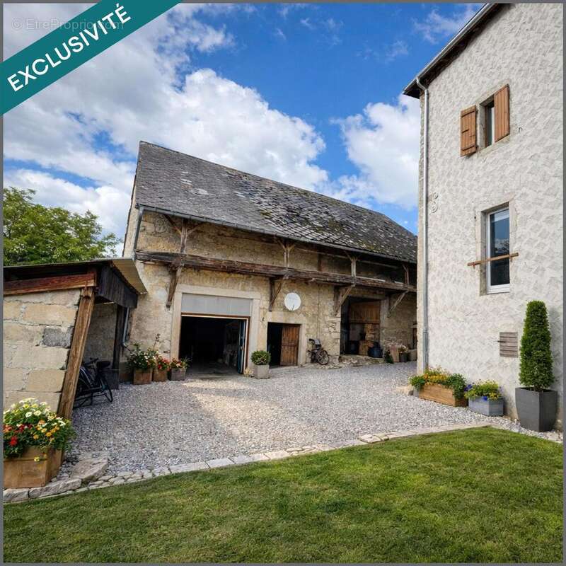 Photo 2 - Maison à CHAMPAGNE-EN-VALROMEY