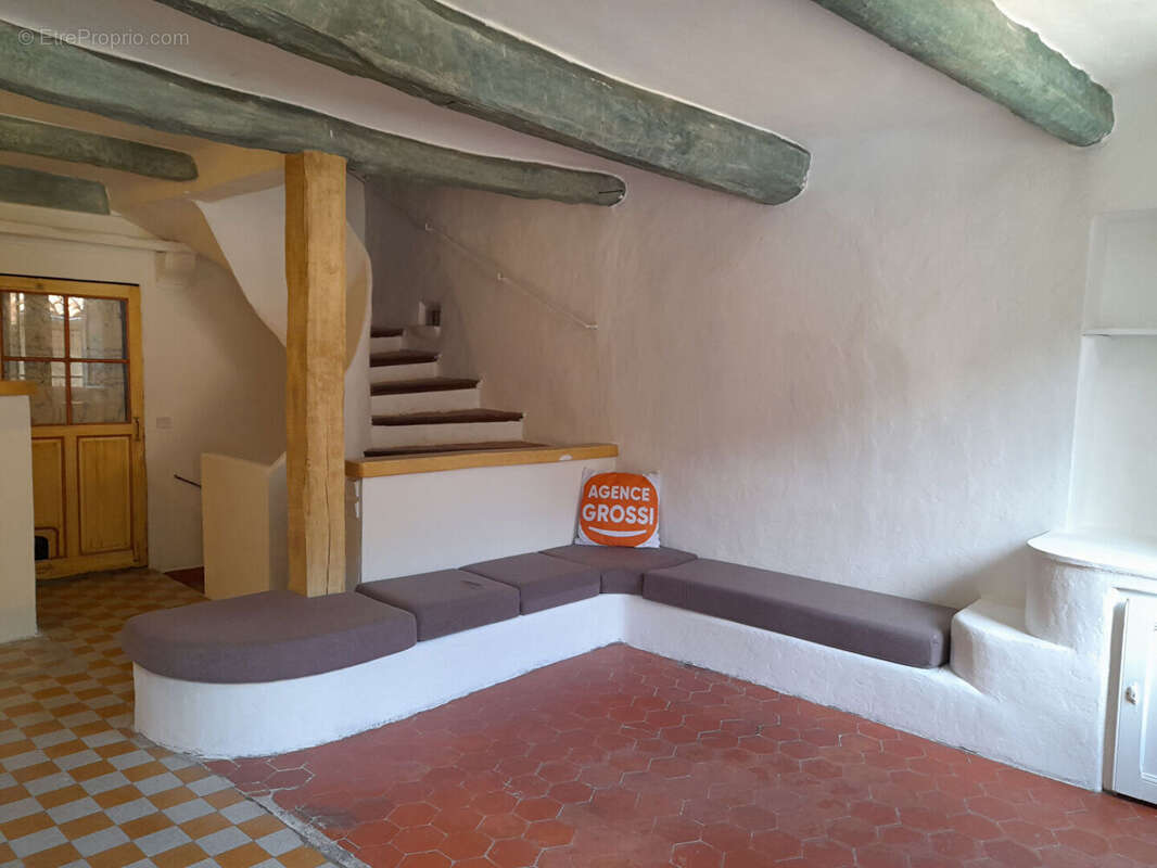 Maison à ENTRECASTEAUX